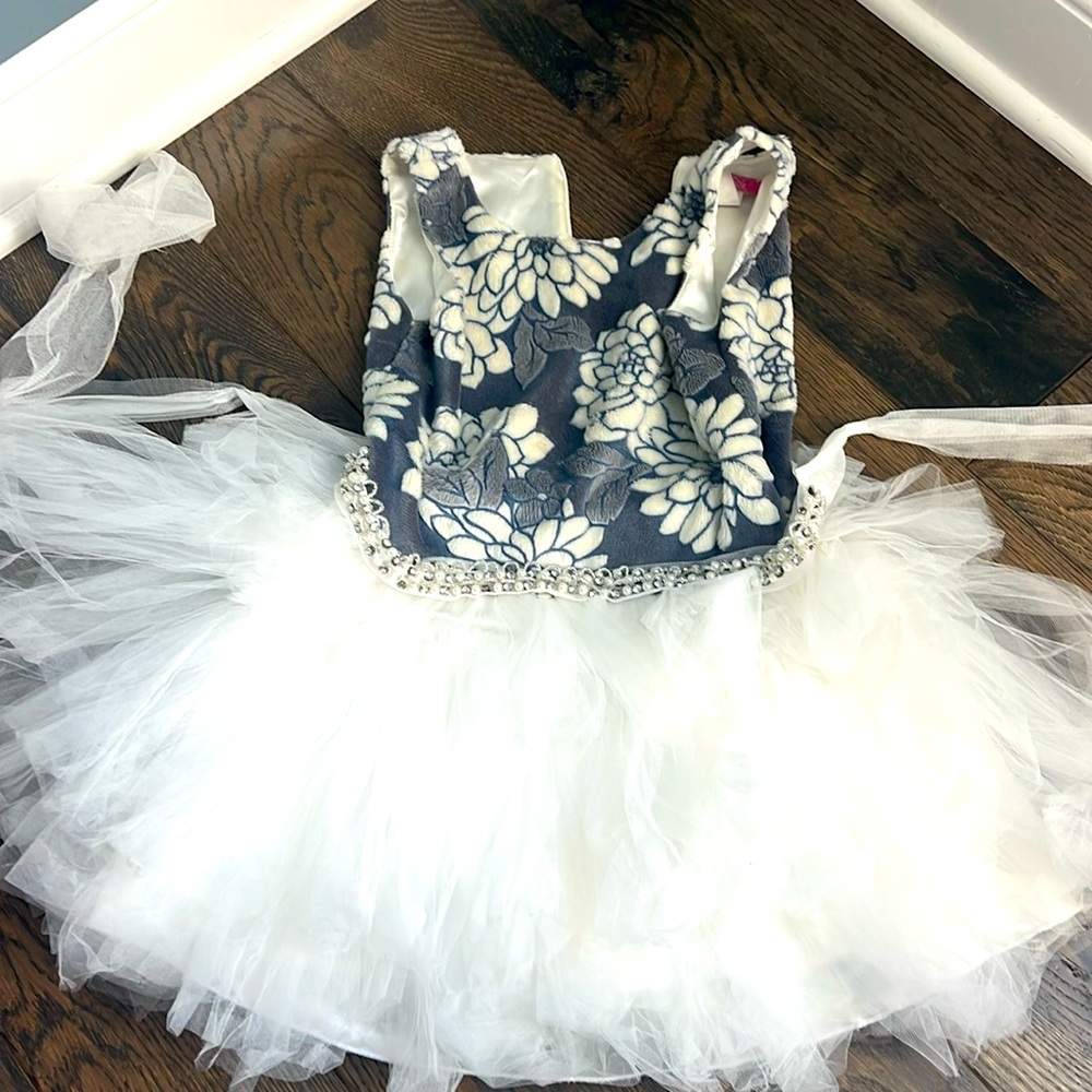 LePink mixed fabric dress with rhinestone and pearl belt size 6.